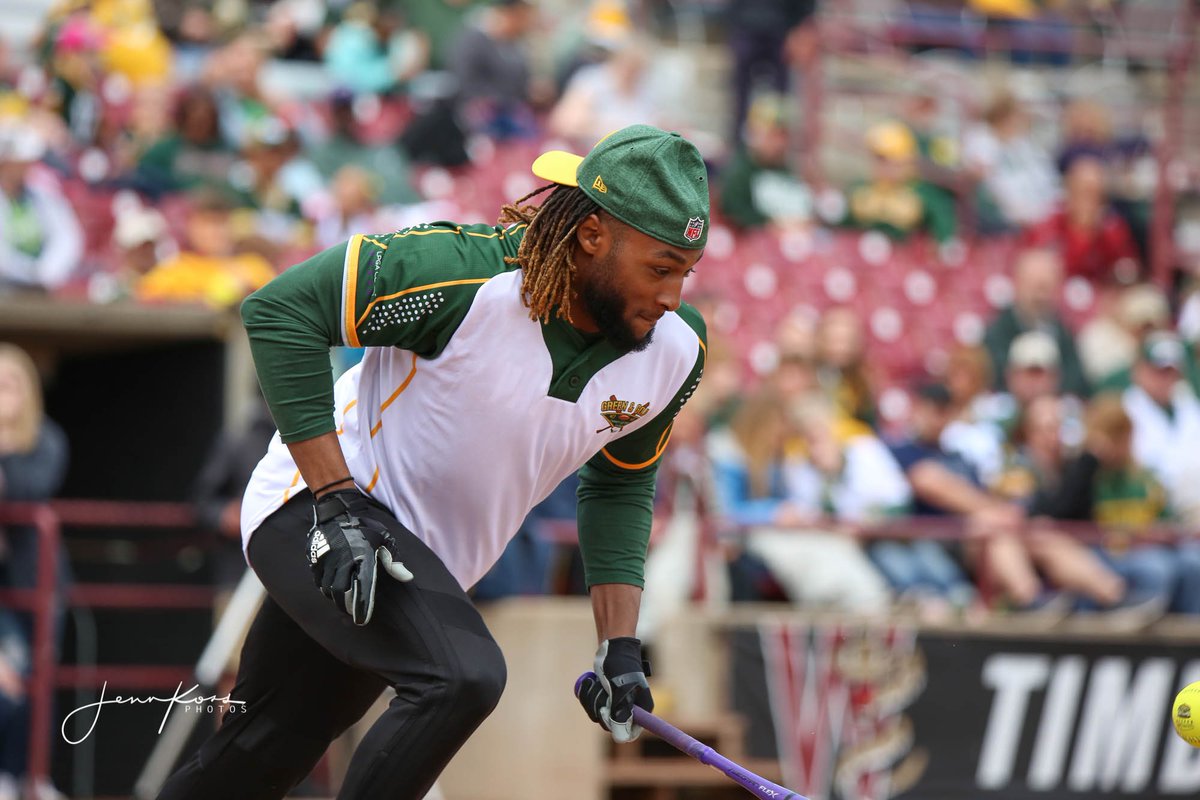 Showtyme_33's tweet photo. Join us for Monday Night Softball under the lights August 16th. @zadariussmith  …. Defense doesn’t stand a chance ‼️

🎟 https://t.co/6E5Oy09fwq 🎟

Retweet this tweet for a chance to win a signed softball jersey at the game! https://t.co/CDAX9CEQQC