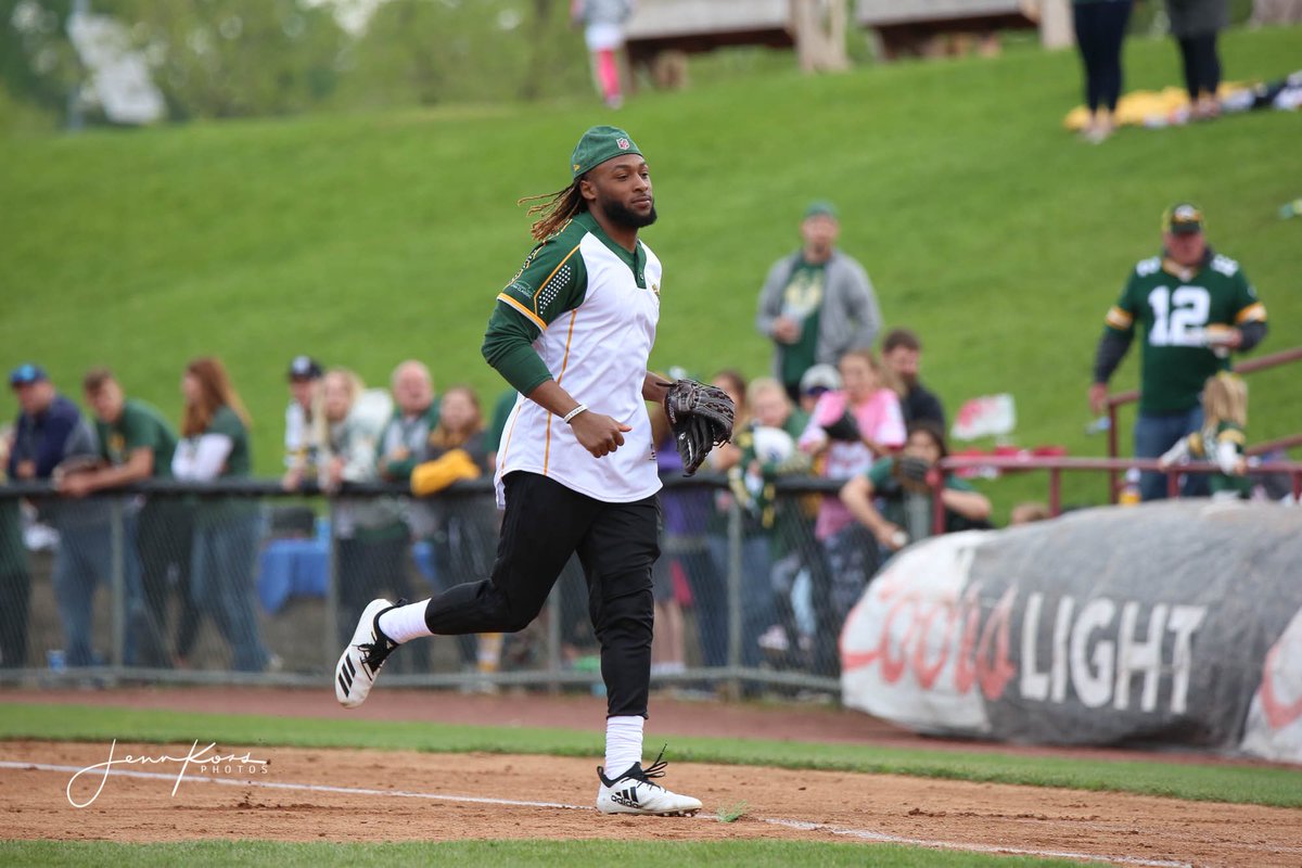 Showtyme_33's tweet photo. Join us for Monday Night Softball under the lights August 16th. @zadariussmith  …. Defense doesn’t stand a chance ‼️

🎟 https://t.co/6E5Oy09fwq 🎟

Retweet this tweet for a chance to win a signed softball jersey at the game! https://t.co/CDAX9CEQQC
