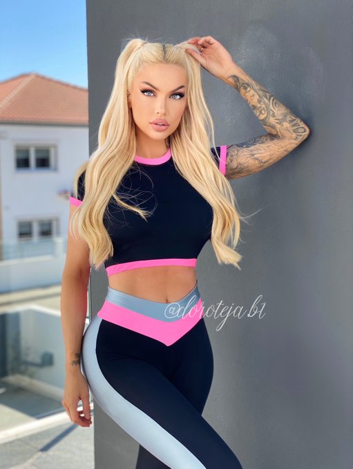 On your knees 🐖 https://t.co/hToizBJKW7