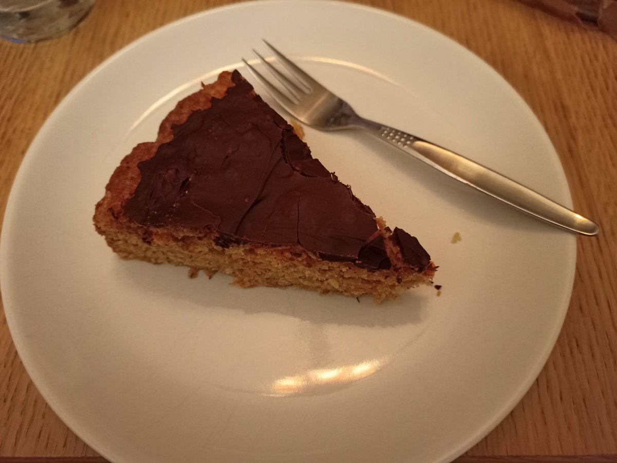 The_Smoking_GNU's tweet image. Kentucky BBQ Jackfruit &amp;amp; Shiitake Lettuce Wraps with Rainbow Slaw and Potato Wedges;
Spelt, Carrot and Hazelnut Cake with Chocolate Glazing
#CookingWithFriends