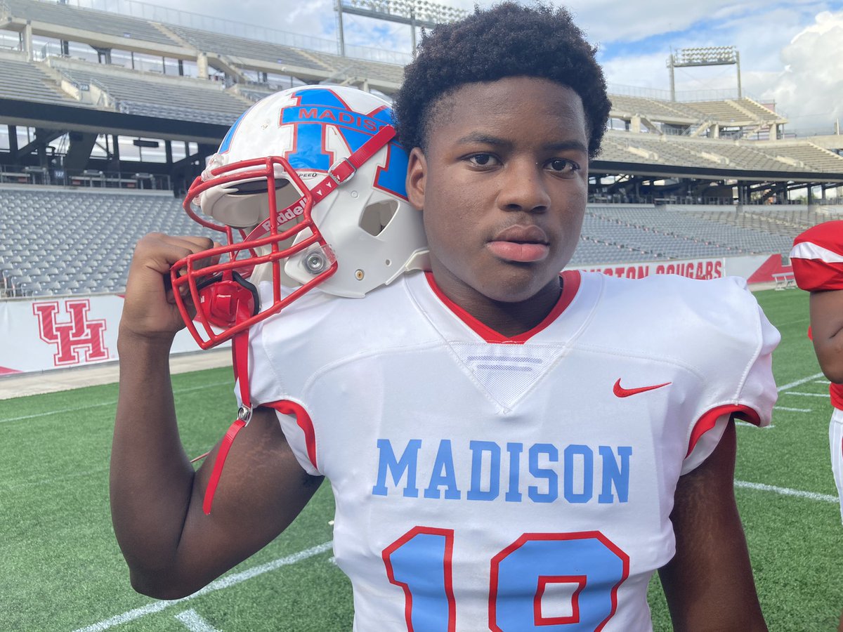 vypehouston's tweet photo. 2021 VYPE 🏈 Photoshoot powered by @Whataburger: Something just cool about those classic @MadisonHS_HISD football unis & helmet! #txhsfb #whatasnap @VinceYoung10 https://t.co/2wpqFRJBMc