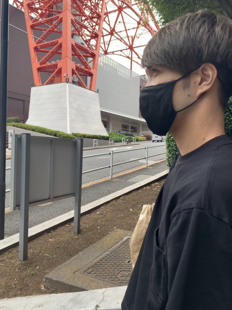 CRcrownland's tweet image. おはよこがお😊

顔面の側面にホクロ並んでたのね😊

#中澤卓也
#東京タワー　

ってか、今年も半分終わったのかぁ。

#あさタク

#おはよ😊