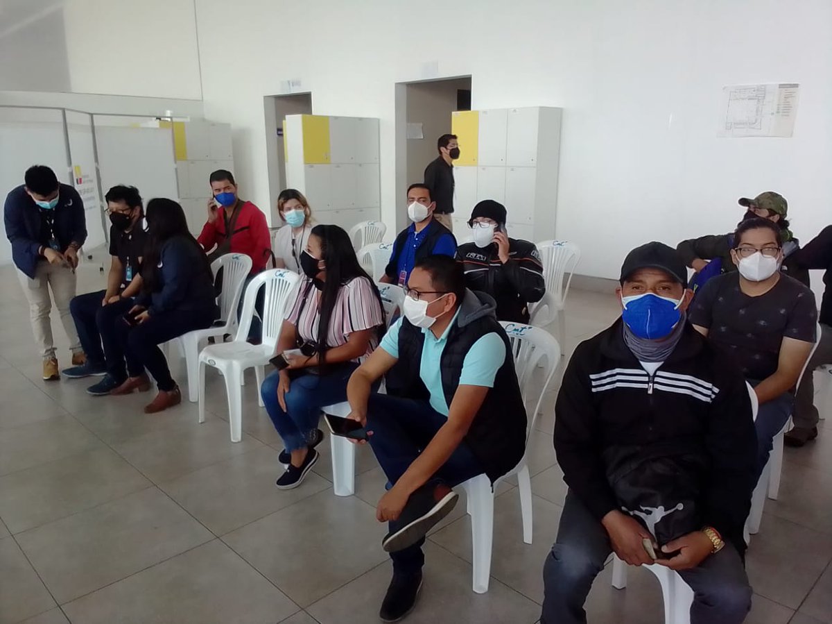 AsotceEcuador's tweet photo. En el parque Bicentenario, camarógrafos, editores, productores, reporteros, asistentes, un total de 280 trabajadores, recién su primera dosis de vacuna contra el Covid19 gracias a la gestión de la Asotce. https://t.co/Mye9R8DMyh

Ab. Ángel Ramírez
Presidente Asotce https://t.co/WhWmE1jOUv