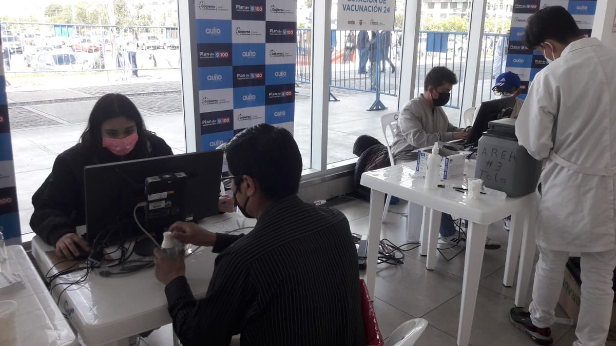 AsotceEcuador's tweet photo. En el parque Bicentenario, camarógrafos, editores, productores, reporteros, asistentes, un total de 280 trabajadores, recién su primera dosis de vacuna contra el Covid19 gracias a la gestión de la Asotce. https://t.co/Mye9R8DMyh

Ab. Ángel Ramírez
Presidente Asotce https://t.co/WhWmE1jOUv