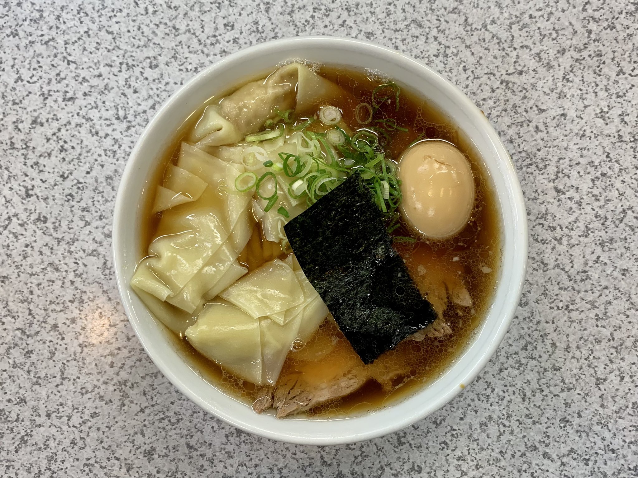 まーくん Go To Eat Ramen 支那そばや 鶴ヶ峰店 鶴ヶ峰 チャーシューワンタンめん 硬め 味付玉子 6 30昼 鶴ヶ峰最終日 年齢層が比較的高く落ち着いた行列 厨房内のマスター チーフ 女性スタッフ2人は最後までにこやかハートフル 23年間に及ぶ