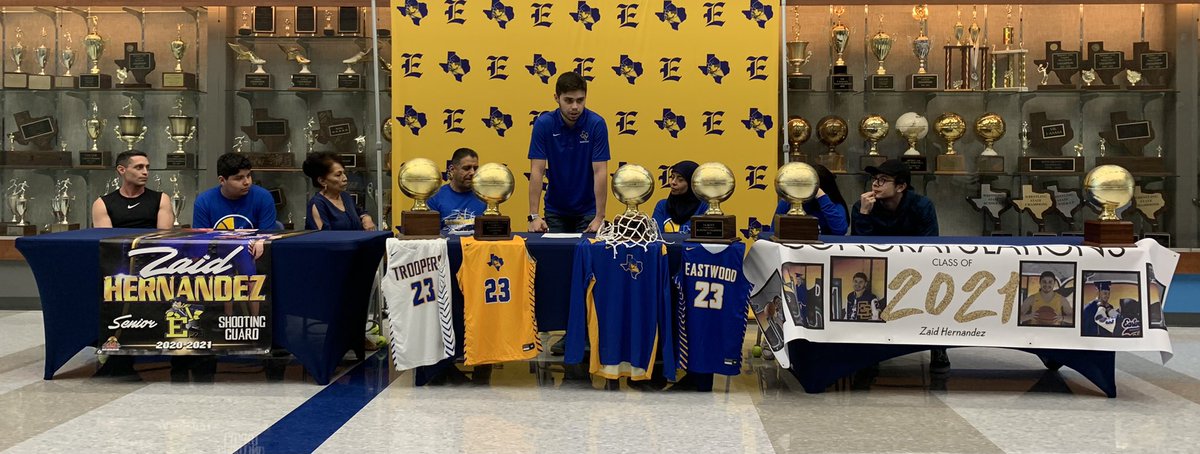 EastwoodBasket1's tweet photo. So proud of @ZaidHer2002 in signing his letter of intent to play for @USW_MBB Not only are they getting a great player, but an even better person! Congratulations Zaid!! @Fchavezeptimes @ColinDeaverTV @RomanoCBS4 @AndyMorganTV @nateryansports @EastwoodSports https://t.co/xyzRiPfiJP
