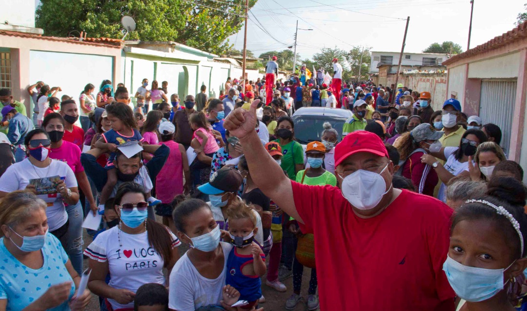 ¡CORO CHAVISTA! Mi Coro Leal, mi Municipio Miranda Siempre en Victoria Revolucionaria. ❤️👊🏽🚀

Así nos recibio nuestro combativo Barrio de San José Bolivariano y listo para el combate. 🇻🇪❤️👊🏽🚀🚀🚀🚀
<a href="/NicolasMaduro/">Nicolás Maduro</a> <a href="/dcabellor/">Diosdado Cabello R</a> <a href="/PedroCarreno_e/">Pedro Carreño</a> <a href="/PartidoPSUV/">PSUV</a>