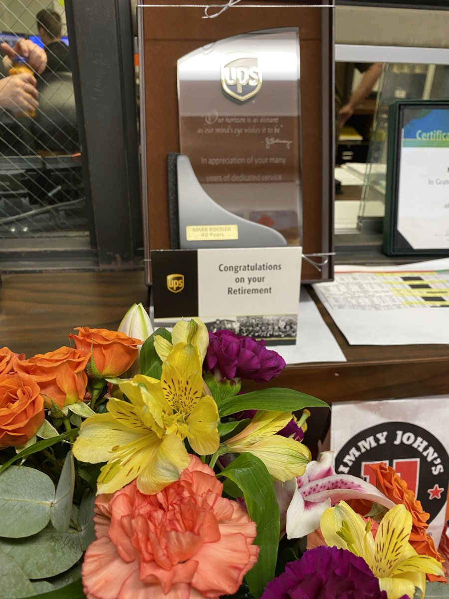 mrmattpfister's tweet photo. Congratulations Mark Roesler on your retirement from #UPS after 40 years of service!!! Mark was a highly valued feeder driver, and part of the Circle of Honor with 27 years of safe driving. Best of luck in retirement Mark! @NP_UPSers @MNFeeders @cordle_tony @bziel22 https://t.co/rlqUciJ9DW