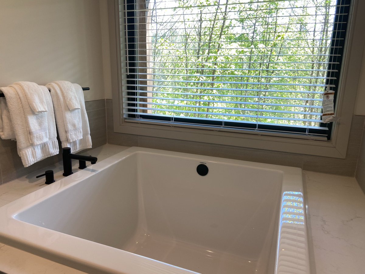 Big and exciting things are happening at our <a href="/diamondresorts/">Diamond</a> #SapphireValley location. @BillieConnerly &amp; her team were hard at work today putting the finishing touches on a newly remodeled unit for incoming guests. I absolutely cannot believe how beautiful these units turned out