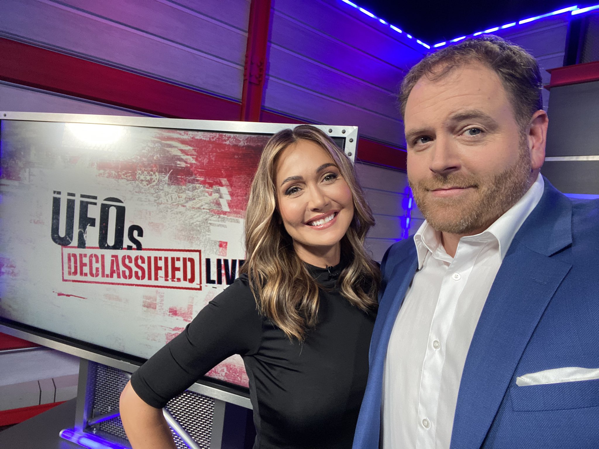 Is Josh Gates Still Married - g4i1d7v