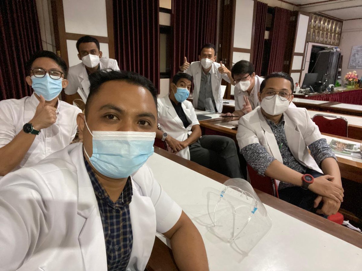 Docathlete's tweet photo. Orientation Day. Muka-muka belum kena tekanan hidup😂 https://t.co/95FMh3aehe