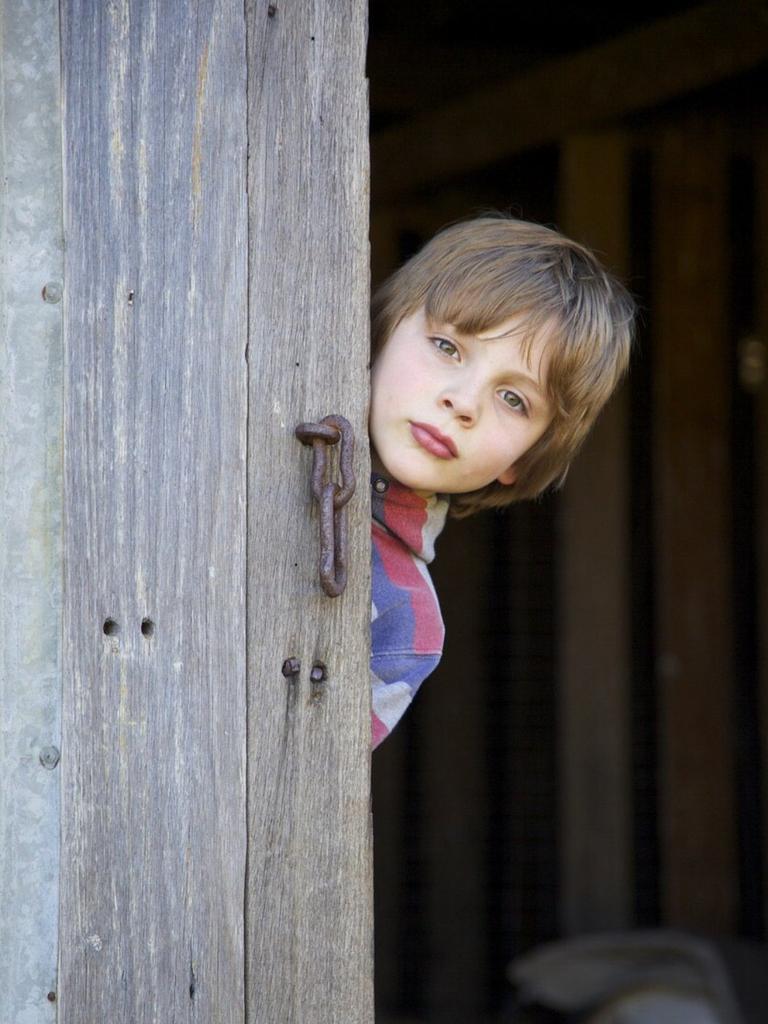 عيونك النعس..
 
محل ورد،،وحوله سبعة دكاكين

قلبي طفل.. 
أسنانه طايحه من حلوى المجان🔥

خمييسسسكم فللله..  وأوكيه🌺