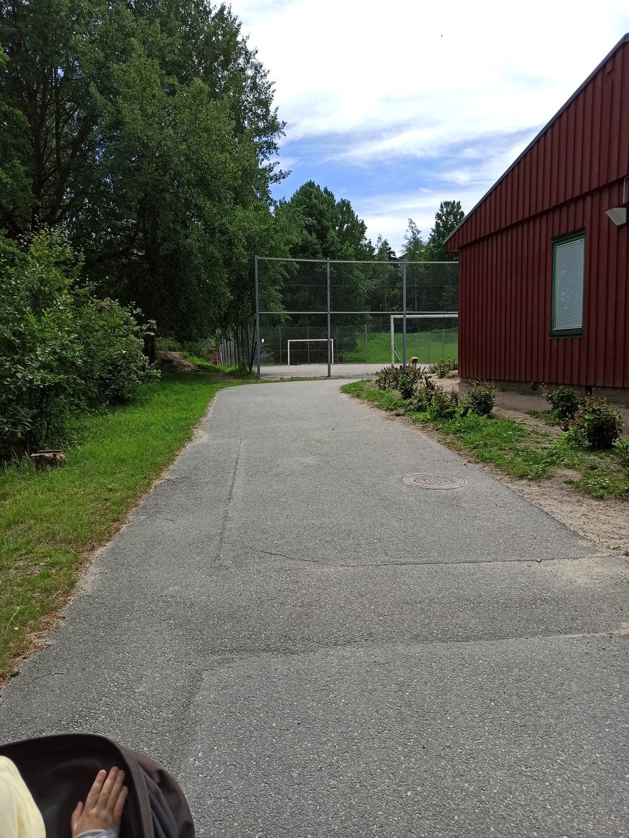 Föräldraledigheten har givit en möjlighet att utforska några platser där det en gång fanns liv men nu endast tomhet.