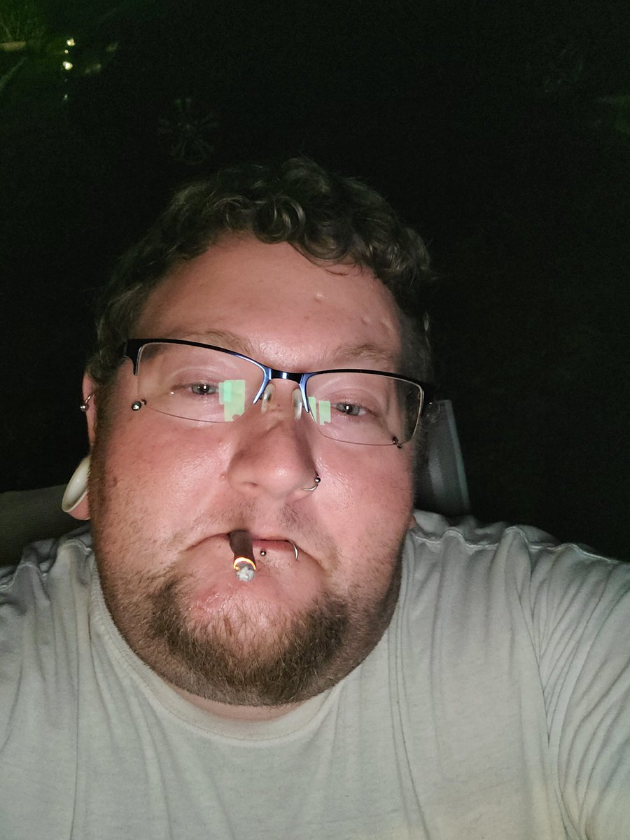 Tattooedbenny85's tweet photo. Cheers to no more feeling like a crack head hiding and smoken my bud!!! Here's a Big FUCK YOU to the final end of prohibition here in Virginia 🤙🤙💨💨☮☮💚💚 #StonerFam #Mmemberville #StayLifted #CannabisComunity #Code420 #fuckcancer #fuckprohibition #itslegalnow #VAGreen https://t.co/pM1SIuIyuM