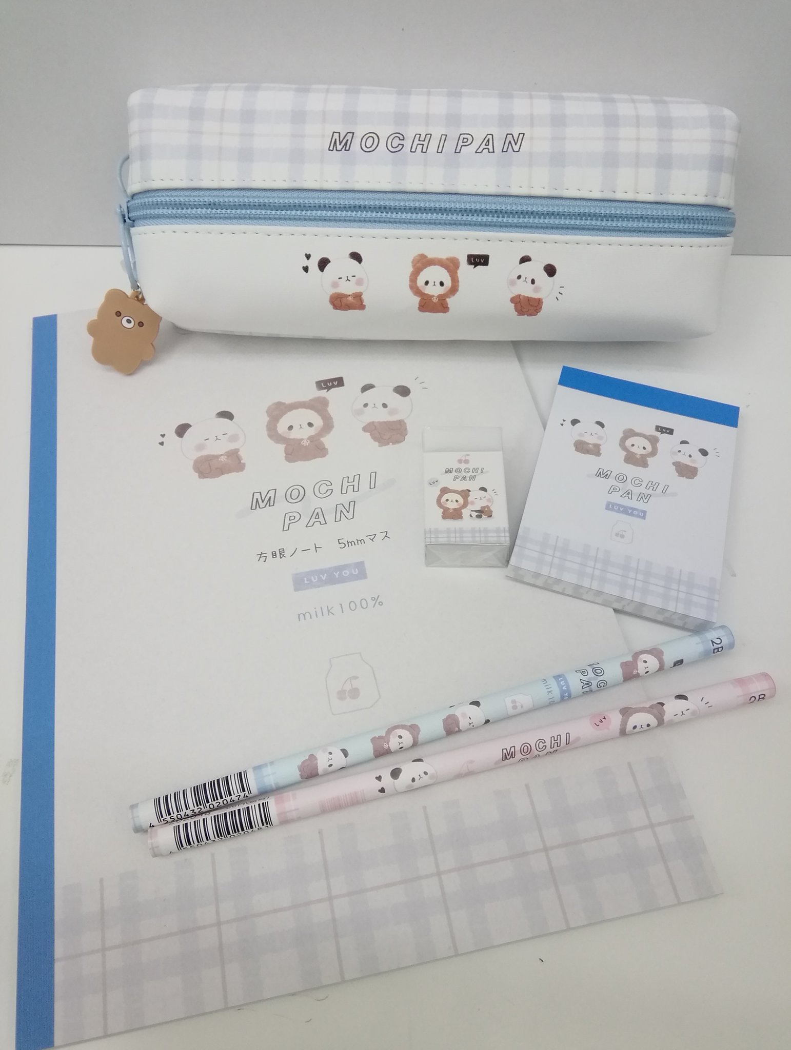 竹宝商会 文房具店 高田馬場 もちぱんシリーズ 待望の新作発売です テーマはうみ Amp くま 夏 にぴったりな爽やかカラーに可愛すぎるキャラクターたちがたっぷり くまの着ぐるみ姿のもちぱんが担当者はお気に入りです カミオジャパン もちもち