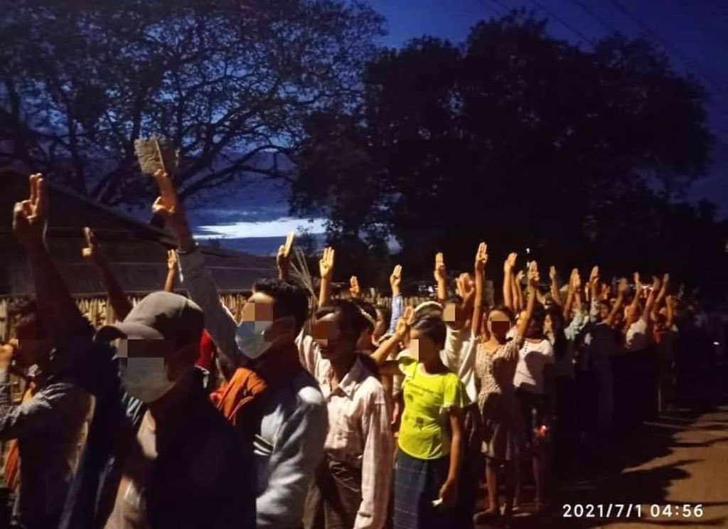 MM308890's tweet photo. @POETHETHTAR2 Basic Education General Committee &amp; locals in Northern Myaing Tsp joined and staged a dawn protest to overthrow military dictatorship.
#July1Coup
#WhatsHappeningInMyanmar https://t.co/3idRAyKQJX https://t.co/jCwvXqlGnw