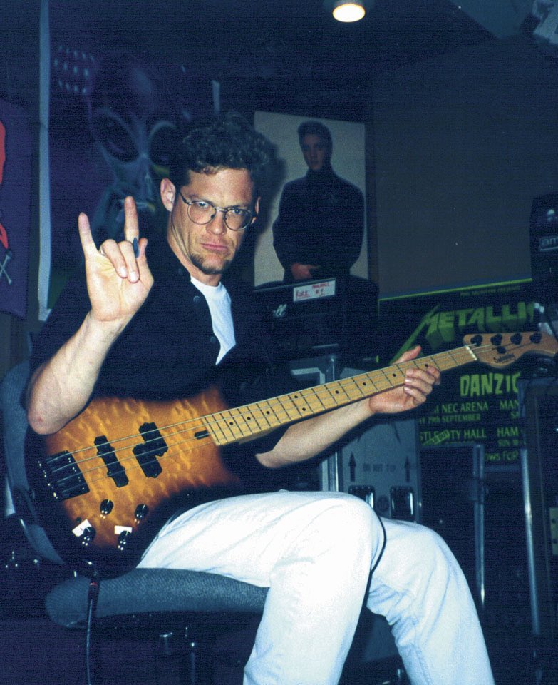 MetSince1981's tweet photo. 📆 En el año 1997, un día como hoy 01 de Julio, @Metallica reanuda la grabación del álbum “ReLoad” en The Plant Studios en Sausalito CA. USA.
#Metallica #ReLoadAlbum #FifthMember #MetFans #MetFamily #METALLICAMetalUpYourAss 🗡🚽 https://t.co/XjX4lAtgRC