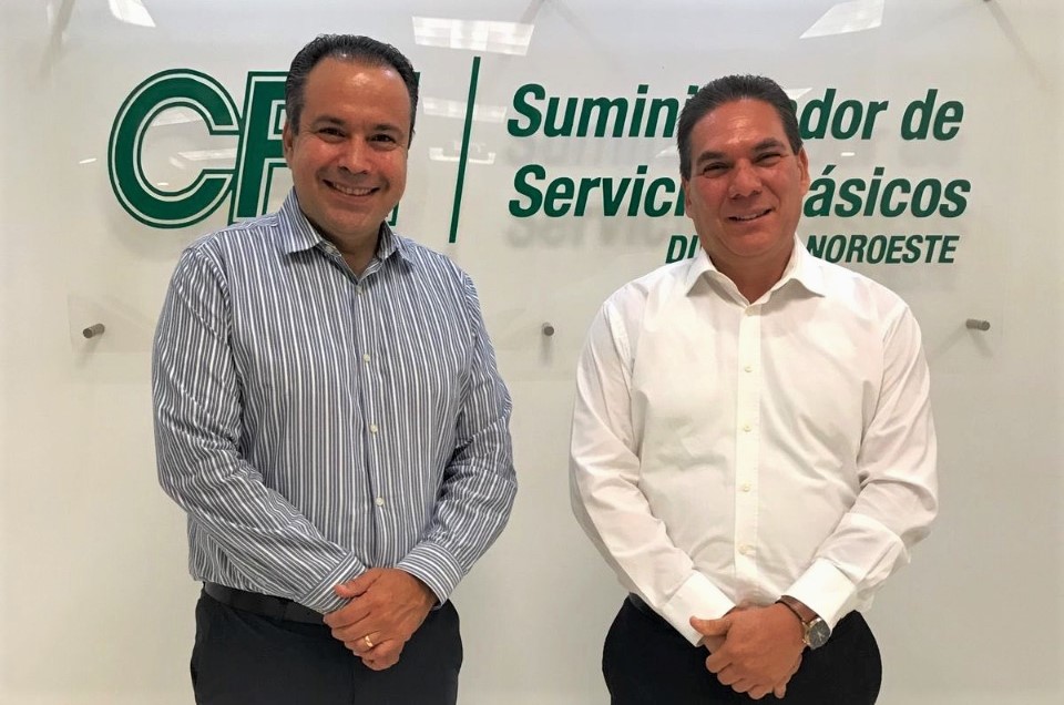 republica78's tweet photo. #Hermosillo | "Presenté al Ing. Hugo Niebla de @CFEmx Noroeste, el programa de estímulos municipales para que las familias hermosillenses adquieran paneles solares para generar su propia energía, y paguen menos por la luz"  @tonoastiazaran https://t.co/5SNjDD839F https://t.co/IBobeYFjKp
