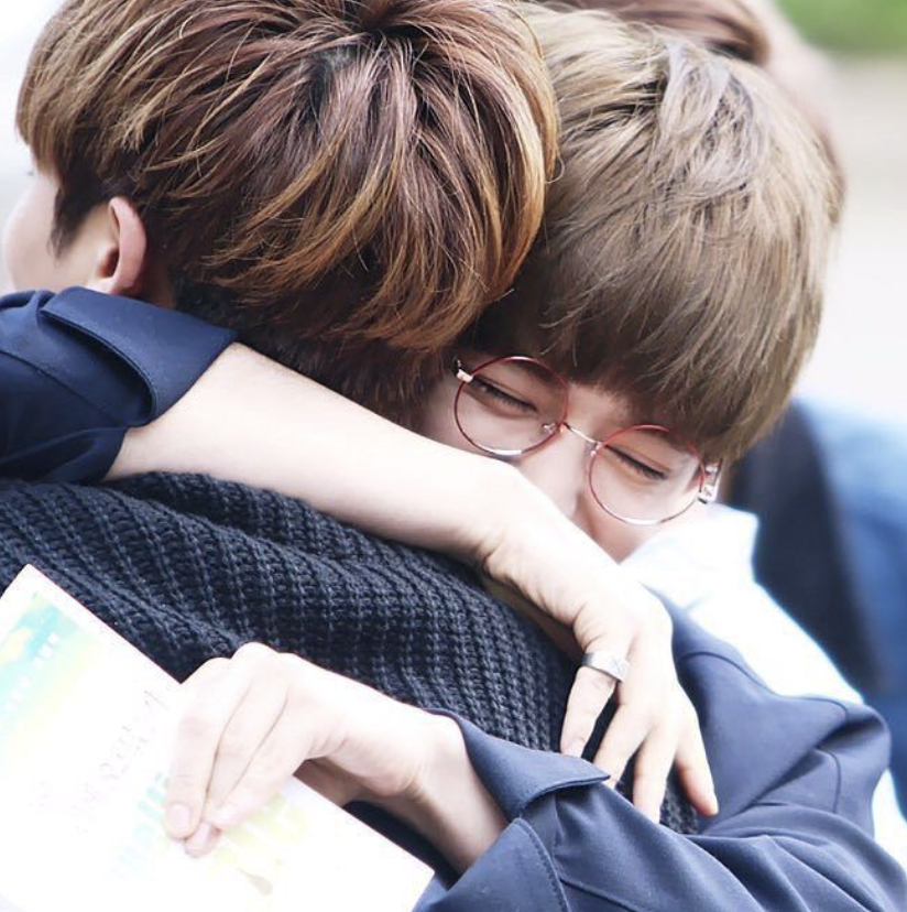 tinykyeom's tweet photo. "The wider you set your sights, the less you look up at the sky. I ended up seeing all the things around me. [...] A love that isn’t boiling over, nor going cold—a warm love. I want a love that keeps on going like that." https://t.co/NcOwovPzMb