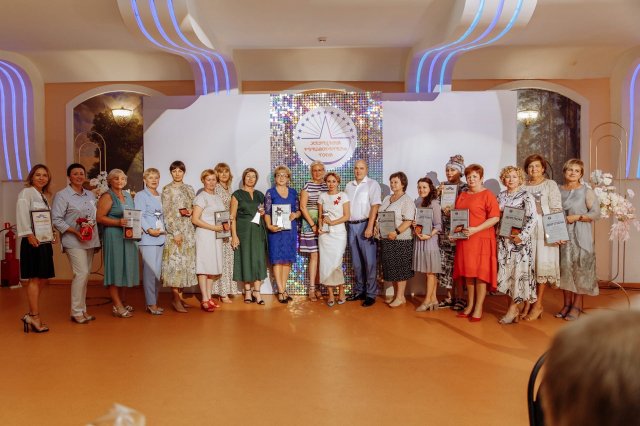 Директор<a href="/anocso_szr/">АНО "ЦСОН "Сызранский"</a>Наталья Киреева стала лауреатом областного конкурса в номинации «Социальная защита», который проводила областная Торгово-промышленная палата. Награждение победителей конкурса состоялось в Самаре 29 июня
Поздравляем Наталью Александровну с заслуженной наградой!