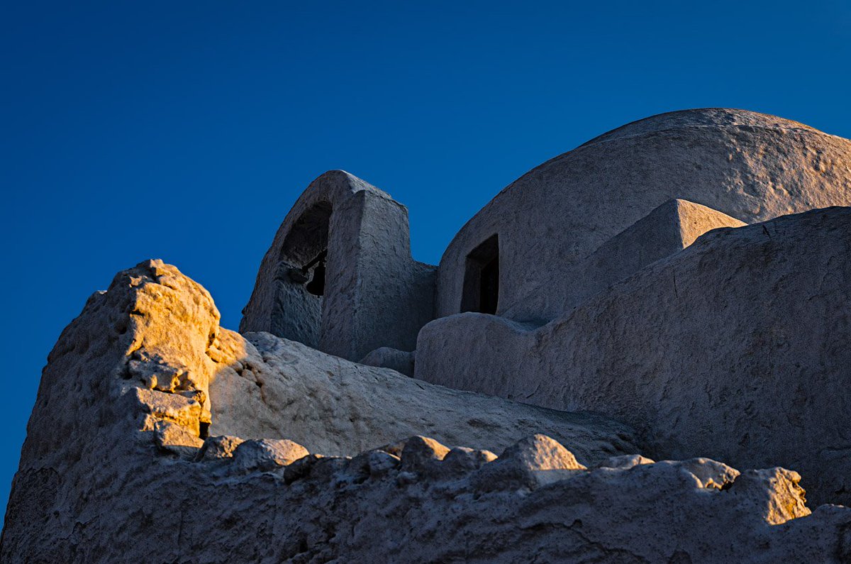 Last rays

More travel 🖼️ at bit.ly/potrgmg

#paraportianichurch #panagiaparaportiani #mykonos #greece #travel #cyclades #greekislands #mykonostown #visitgreece #sunset #travelphotography #grecia #visitmykonos #mykonosexperience #mymykonos