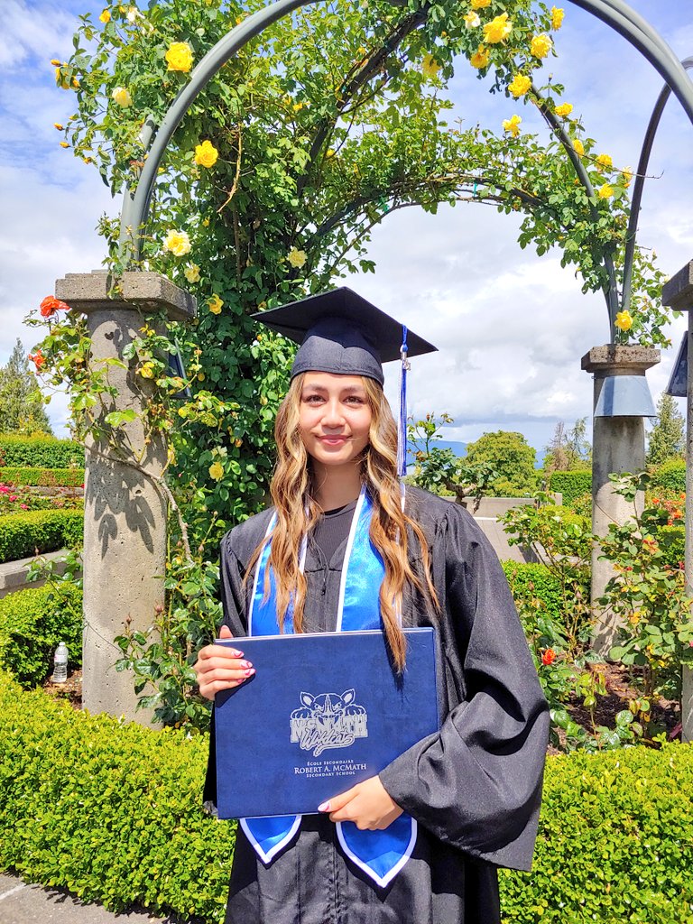 taniakw5's tweet photo. That's a wrap for Hope!🥰 My favourite grad of the #Classof2021 🎓🌟 So proud of all you accomplished in this challenging year! Principal's Honour Roll &amp; District Dogwood Scholarship!🤗 Missed cheering you on in highschool sports but look out Paris 🇫🇷 here she comes! Love You!💞 https://t.co/3DBeOdGpGu