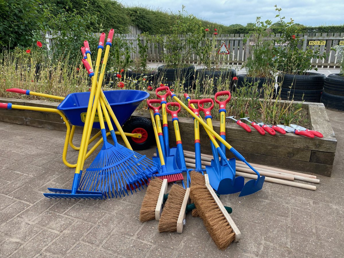 Martongate_Sch's tweet photo. Is there any greater pleasure for EYFS than unboxing a @cosydirect order? 

...The boxes it came in! https://t.co/od7D8k59Ox