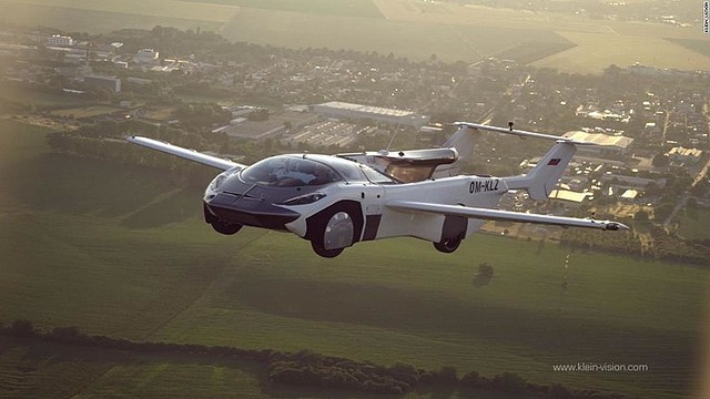 時代が少し進んだ気がする 空飛ぶ車 がスロバキアで試験飛行に成功 開発者は Sfが現実になった とコメント Togetter 時代が少し進んだ気がする 空飛ぶ車 がスロバキアで試験飛行に成功 開発者は Sfが現実になった とコメント Togetter