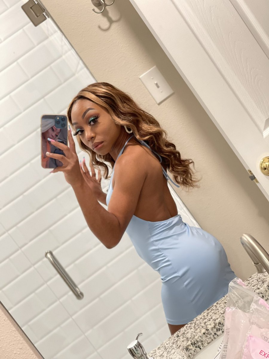 _Safari24's tweet photo. Dressed in that dress you like https://t.co/7pZjo2uAHR