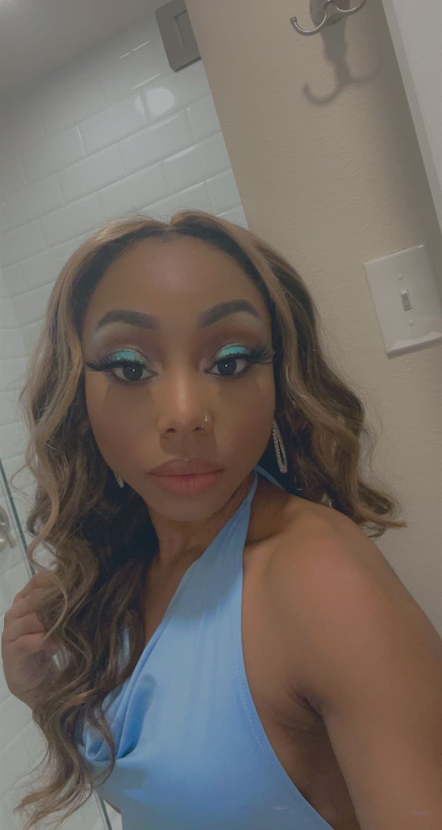 _Safari24's tweet photo. Dressed in that dress you like https://t.co/7pZjo2uAHR