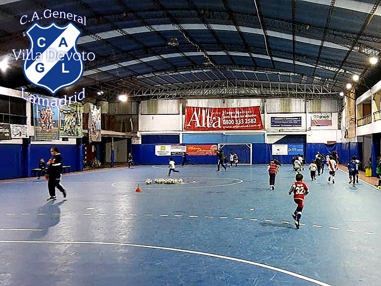 cgrallamadrid's tweet photo. #BABY
Volvieron al ruedo.
Los Carceleritos de las categorías 2014/13 (escuelita) volvieron a los entrenamientos.
💪🏼👏🏼👏🏼👏🏼🔵⚪🔵
#baby
#escuelita
#volveralruedo
#lamadrid
#villadevoto
#devoto https://t.co/nmmQCxcuYR