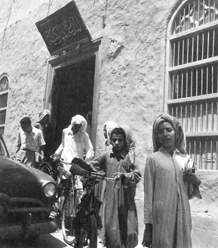 Q8encyclopedia's tweet photo. المدرسة المباركية
افتتحت 1911
سميت بالمباركية نسبة إلى الشيخ مبارك الصباح 
تعد أول مدرسة نظامية في الكويت
أول مدير لها هو الشيخ يوسف بن عيسى القناعي
وبني طابق ثانً للمدرسة عام 1944 
للمزيد من المعلومات أو إضافة أي تعديل للسيرة الذاتية برجاء زيارة الموقع
https://t.co/gLQUSGuCow https://t.co/kZWssvor3e