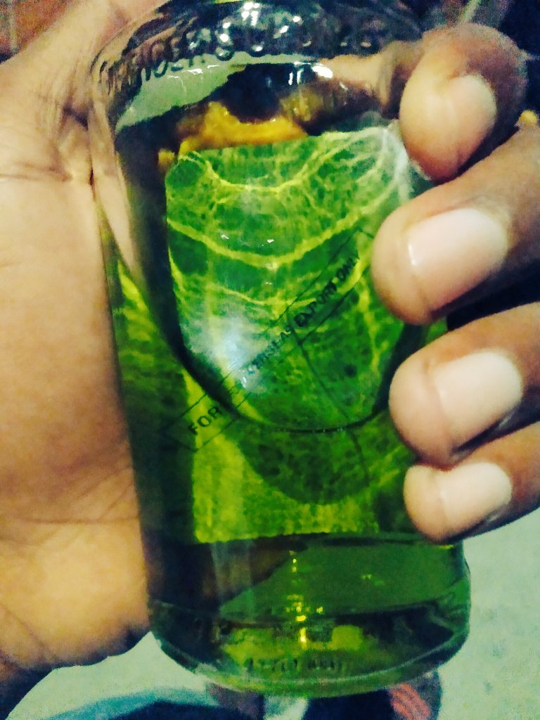Simeonangran's tweet photo. L'alcool c'est de l'eau
#Asosi
#Gazatè https://t.co/MajqoJxOxW