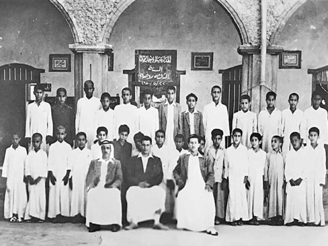 Q8encyclopedia's tweet photo. المدرسة الأحمدية
 أفتتحت 1921 
سميت بالأحمدية نسبة للشيخ أحمد الجابر الصباح
 تعد ثاني مدرسة نظامية في تاريخ الكويت 
تم تشيد المدرسة بمبلغ 7,500 روبية 
للمزيد من المعلومات أو إضافة أي تعديل للسيرة الذاتية برجاء زيارة الموقع
https://t.co/hHRoXFmP7F https://t.co/ESoIiKxTo1