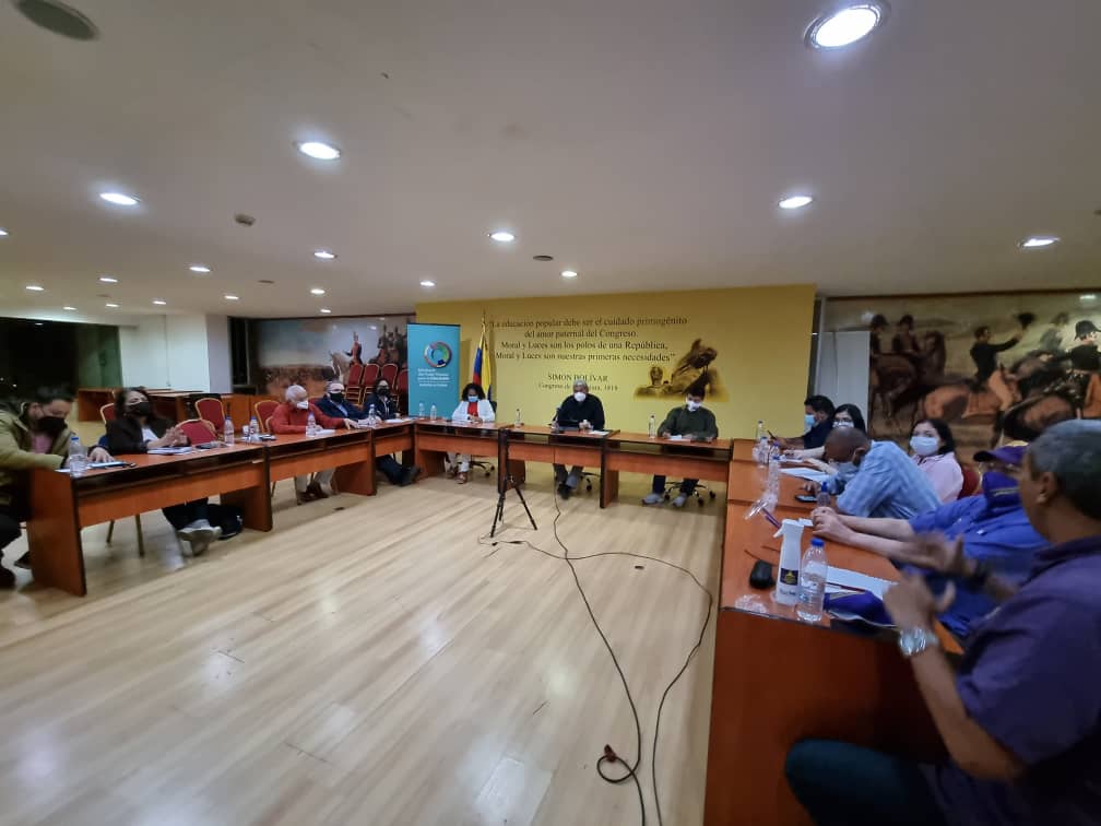 eduardopiate2's tweet photo. A esta hora estamos reunidos los partidos políticos de la revolución que conformamos el Gran Polo Patriótico (GPP), trabajando el tema de la unidad de las fuerzas políticas y sociales del chavismo para la mega elección del21/11/2021 @NicolasMaduro @dcabellor @PartidoPSUV https://t.co/VE8QmeoRYA