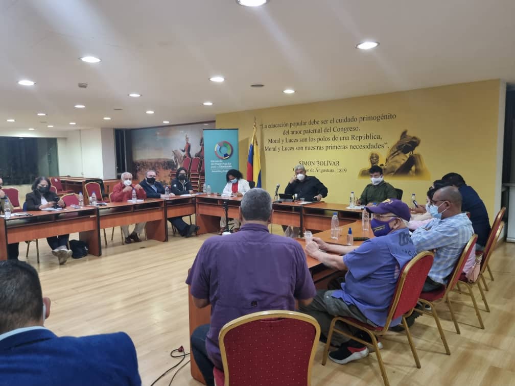 eduardopiate2's tweet photo. A esta hora estamos reunidos los partidos políticos de la revolución que conformamos el Gran Polo Patriótico (GPP), trabajando el tema de la unidad de las fuerzas políticas y sociales del chavismo para la mega elección del21/11/2021 @NicolasMaduro @dcabellor @PartidoPSUV https://t.co/VE8QmeoRYA