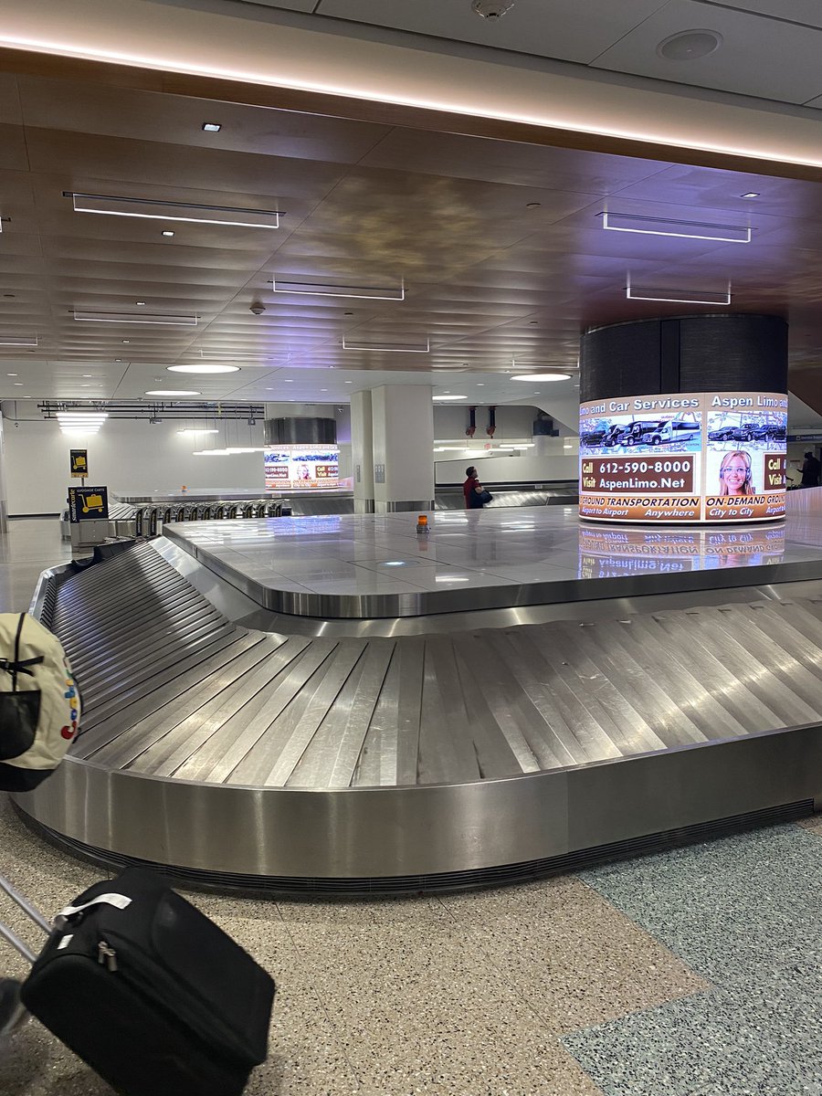 Way to go <a href="/Delta/">Delta</a> … 3 empty luggage carousels at MSP and 4 flights coming in on one carousel!