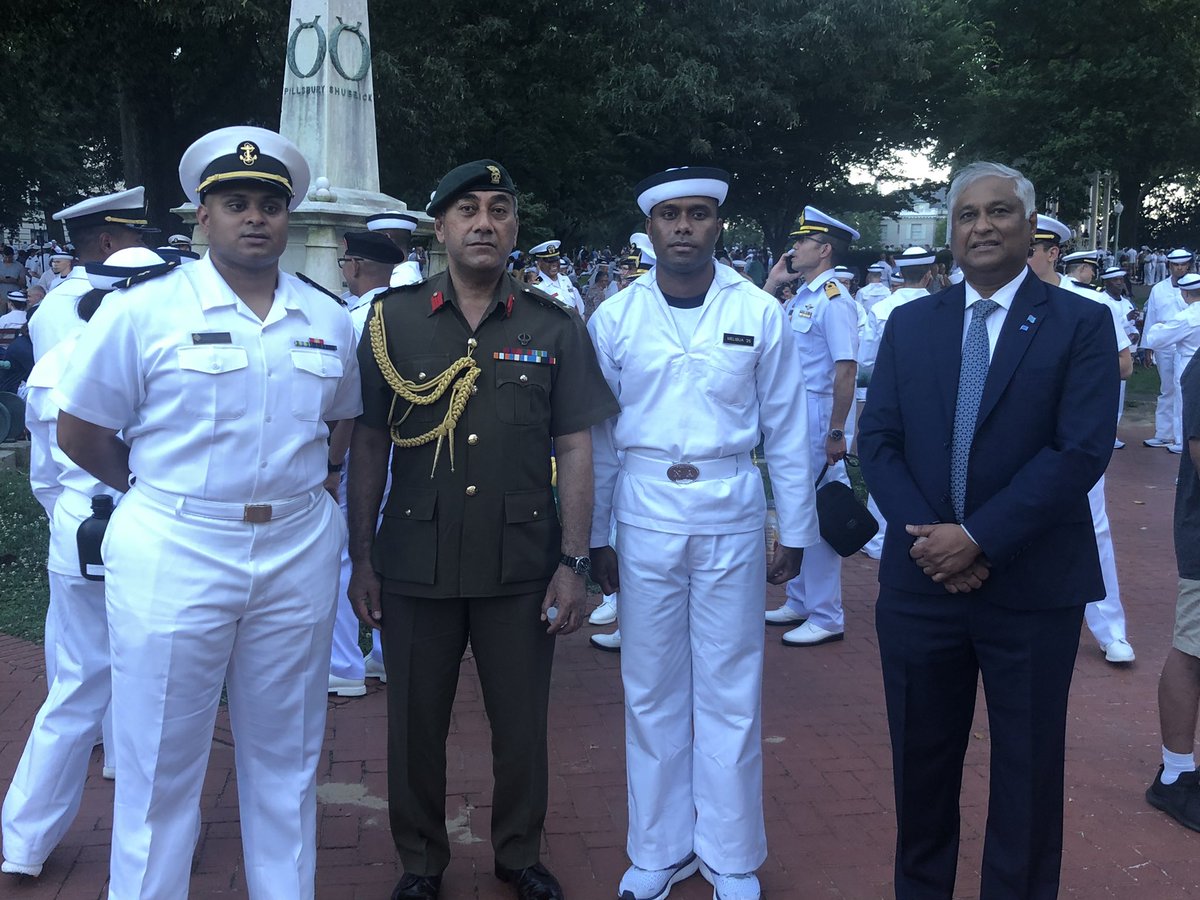 sprasadfj's tweet photo. Exciting @USNavy 🇺🇸 and @Rfmf_Media 🇫🇯 training partnership. First 2 Fijian Navy Midshipmen Adrian Narayan and Melibua at  the prestigious US Naval Academy in Annapolis in   Maryland. Proud to be part of their journey together with Col.  @sape_motu. @USEmbassySuva @FijiEmbassyUS https://t.co/jsahFinhZE