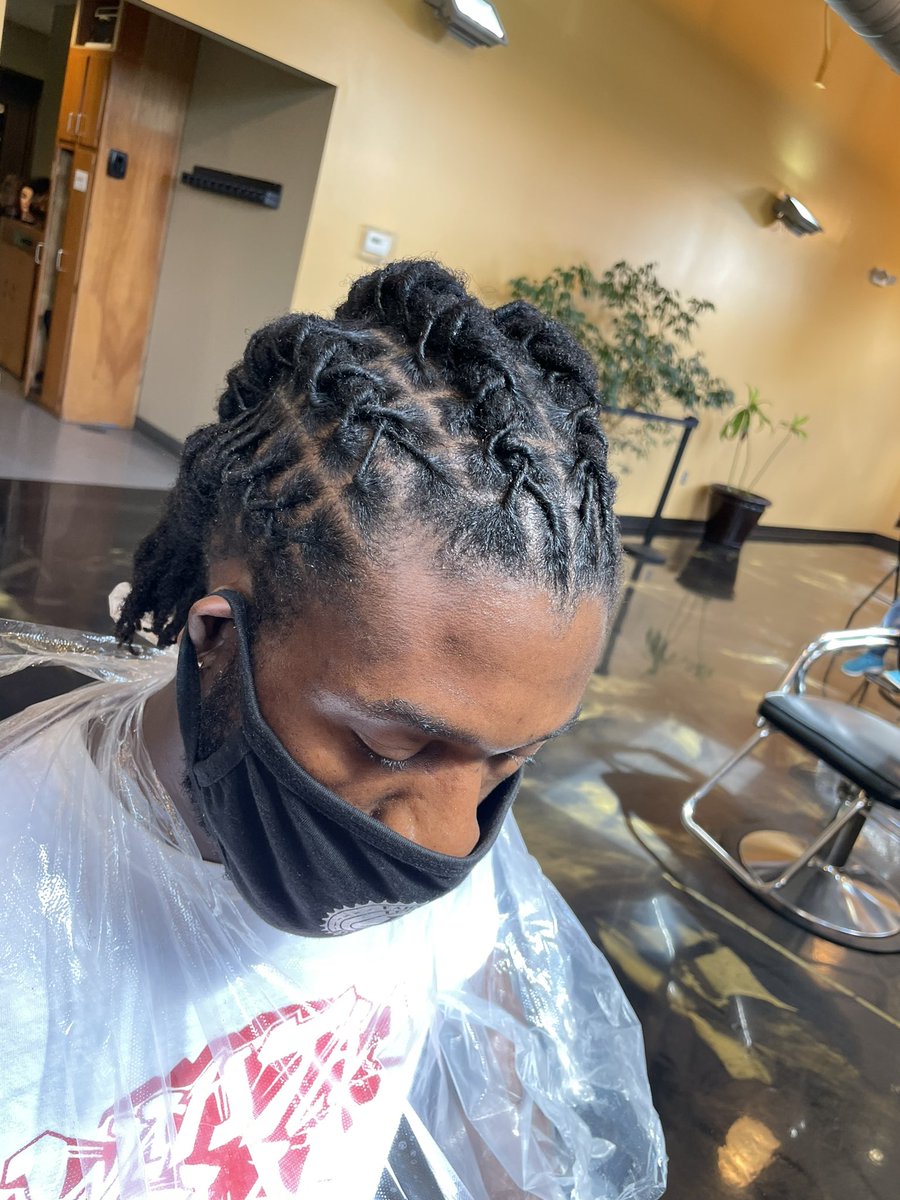 simplydavis__'s tweet photo. Book through link in bio #atlbarber #atlantabarber #atllocstylist #atlloctician https://t.co/mDCKh337vp
