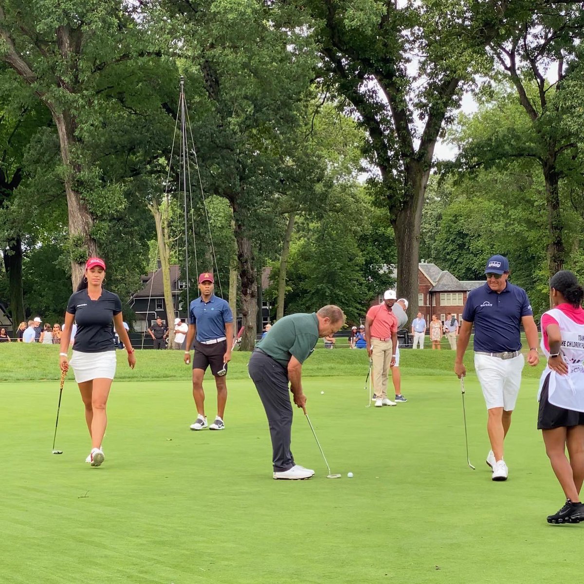 TheJShippen's tweet photo. Great time at the #RocketMortgageClassic #AREA313 Celebrity Scramble ft. #TJS2021 players Tim O'Neal, @ShastaAveryhardt Anita Uwadia, Mulbe Dillard & @KamaiuJohnson! ⛳️⛳️⛳️
#TheJohnShippen #ForeTheCulture #JohnShippen https://t.co/rMp3VJ944z