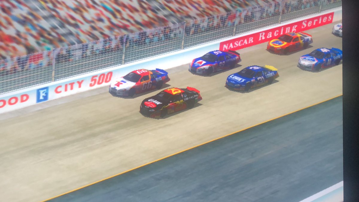 It’s time for the 3500 follower Sim Race giveaway live from Bristol Motor Speedway. @chrismnoble and @DevonteKFB18 lead the field to the green! #NASCAR https://t.co/LWGgDF3xvL
