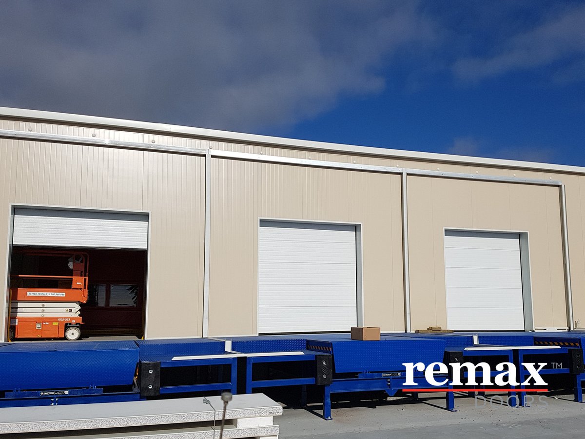RemaxProducts's tweet photo. Well insulated dock doors; that's our Sectional Insulated Dock Door! 

The key benefits are:

1. A premium seal &amp; thermal efficiency when closed
2. Fast, reliable operation
3. Proven solution for loading dock efficiency.

Find out more here:
https://t.co/9bC6p2ajJw https://t.co/OMHww6ASL6