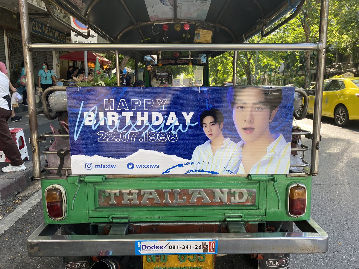 undergd92's tweet photo. ติดป้ายโปรเจคเสร็จแล้วนะฮ๊ะ ใครที่เจอโปรเจคเรา เก็บมาฝากแล้วติดแท็คด้านล่างได้เลยนะฮ๊ะ สถานที่ที่ติดมี 2 จุดด้วยกัน
✨จุดที่ 1 บิ๊กซีสะพานควาย 
✨จุดที่ 2 ตลาดตรงข้ามวัดแขกสีลม 
ใครผ่านใครเจอโปรเจคเก็บมาอวดกันด้วยน้า 🎉🎉  HBD MIXXIW 🎂

#23rdHAPPYMIXDAY https://t.co/lgEtzUybKY