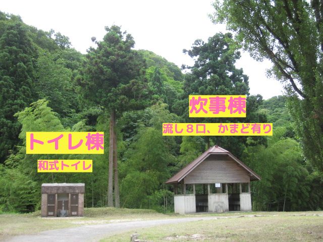 京丹後森林公園スイス村 丹後半島 スイス村のバンガロー バンガローは最も簡易的な宿泊施設 スイス村のバンガローもベット テーブル イスとシンプルな作りです キャンプサイト付なので qなどのアウトドアをゆったり楽しんでいただけます 全棟