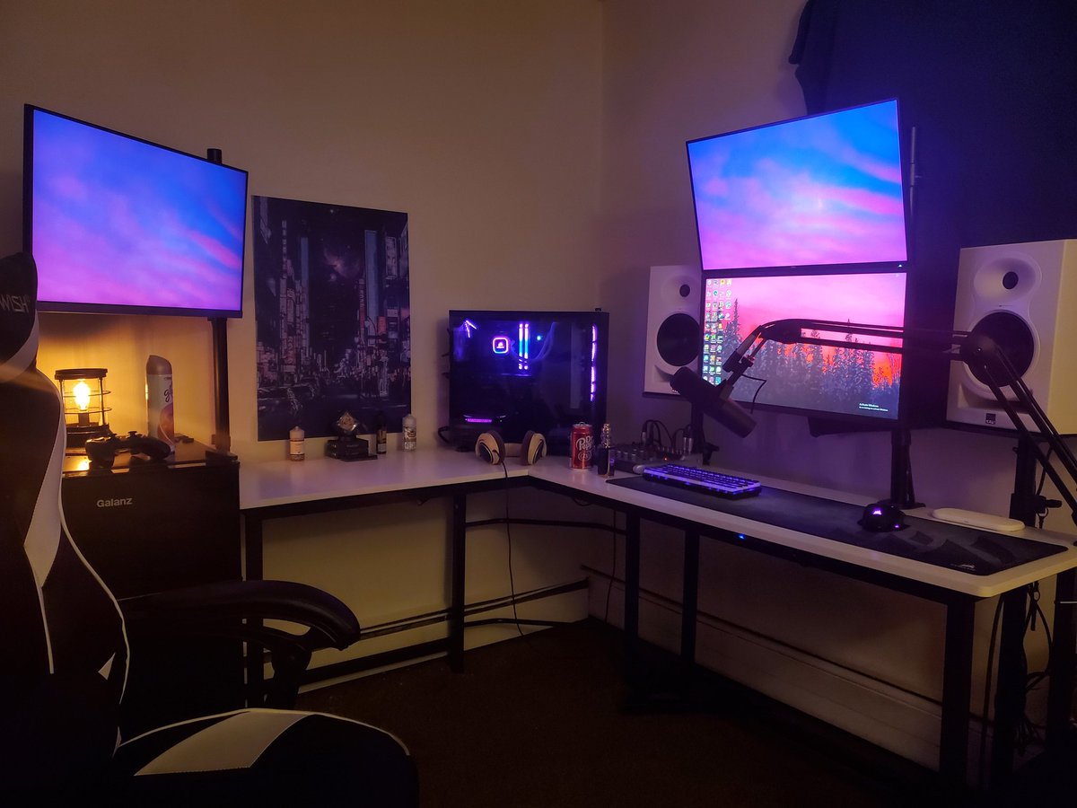BobbyPyle2's tweet photo. @JayzTwoCents Specs are pny 3070 with 16gb of corsair vengeance 3600Mhz set to 3200Mhz and a ryzen 7 5800x gonna change the background to something I'm gonna physically take pictures for and got a midi pedal coming in for when I do music https://t.co/QE4n9YKIlM