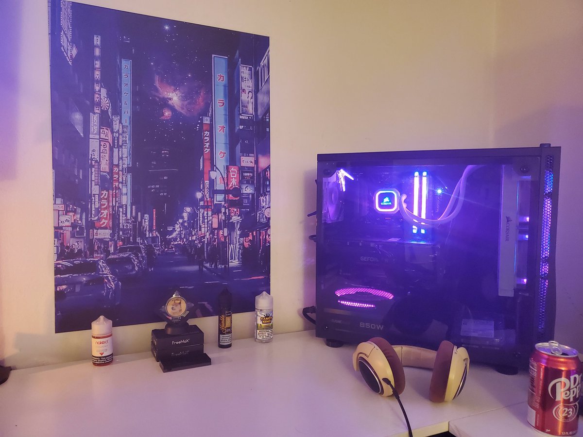 BobbyPyle2's tweet photo. @JayzTwoCents Specs are pny 3070 with 16gb of corsair vengeance 3600Mhz set to 3200Mhz and a ryzen 7 5800x gonna change the background to something I'm gonna physically take pictures for and got a midi pedal coming in for when I do music https://t.co/QE4n9YKIlM