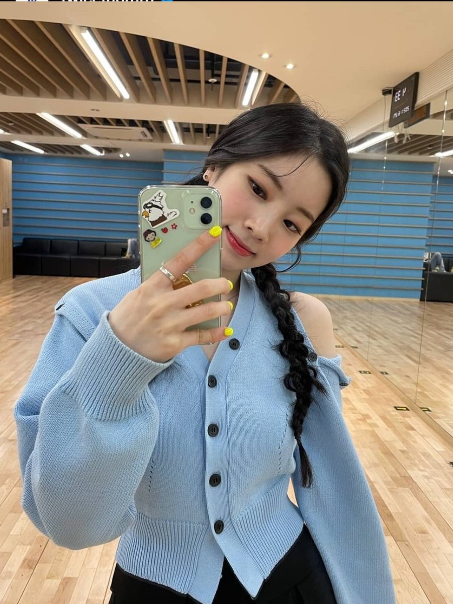 JKGLAM0UR's tweet image. espero que seja só um engano nosso, mas mesmo assim nunca é demais pra demonstrar carinho. meu amor, se cuida, eu te amo tanto e só quero o teu bem ♡

PROTECT DAHYUN AT ALL COST 
#WeLoveYouDahyun #ProtectDahyun #DAHYUN #다현 @JYPETWICE