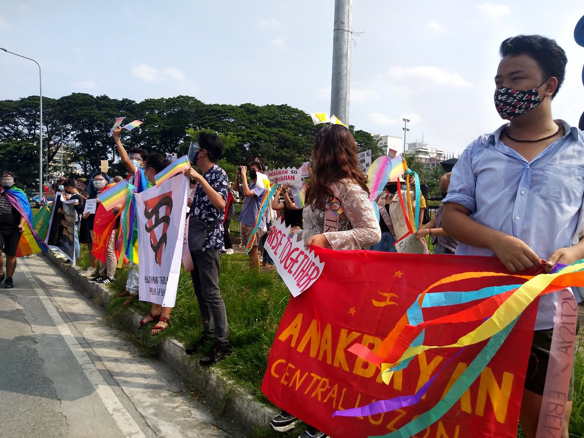anakbayan_ne's tweet photo. Bagamat nagtapos na ang Pride Month sa pagpasok ng panibagong buwan, nagpapatuloy pa rin ang militanteng tradisyon nito dahil araw-araw, hinog ang panahon upang ipatambol at ipakibaka ang mga isyu ng LGBT community!

#PrideCentralLuzon
#PrideCL
#SulongVaklash https://t.co/NjrmPXTDM3