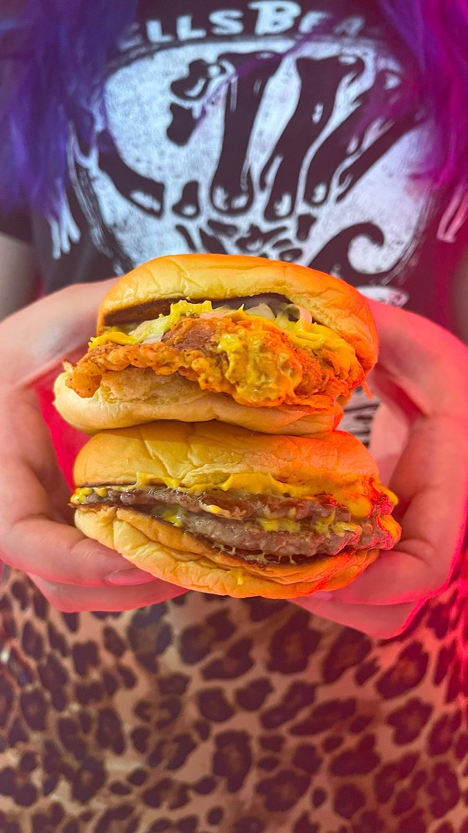 cmisquittaa's tweet photo. You did something today to deserve a burger 🍔 

* SPC CHKN
* SPC HBR https://t.co/YU73zicyU8