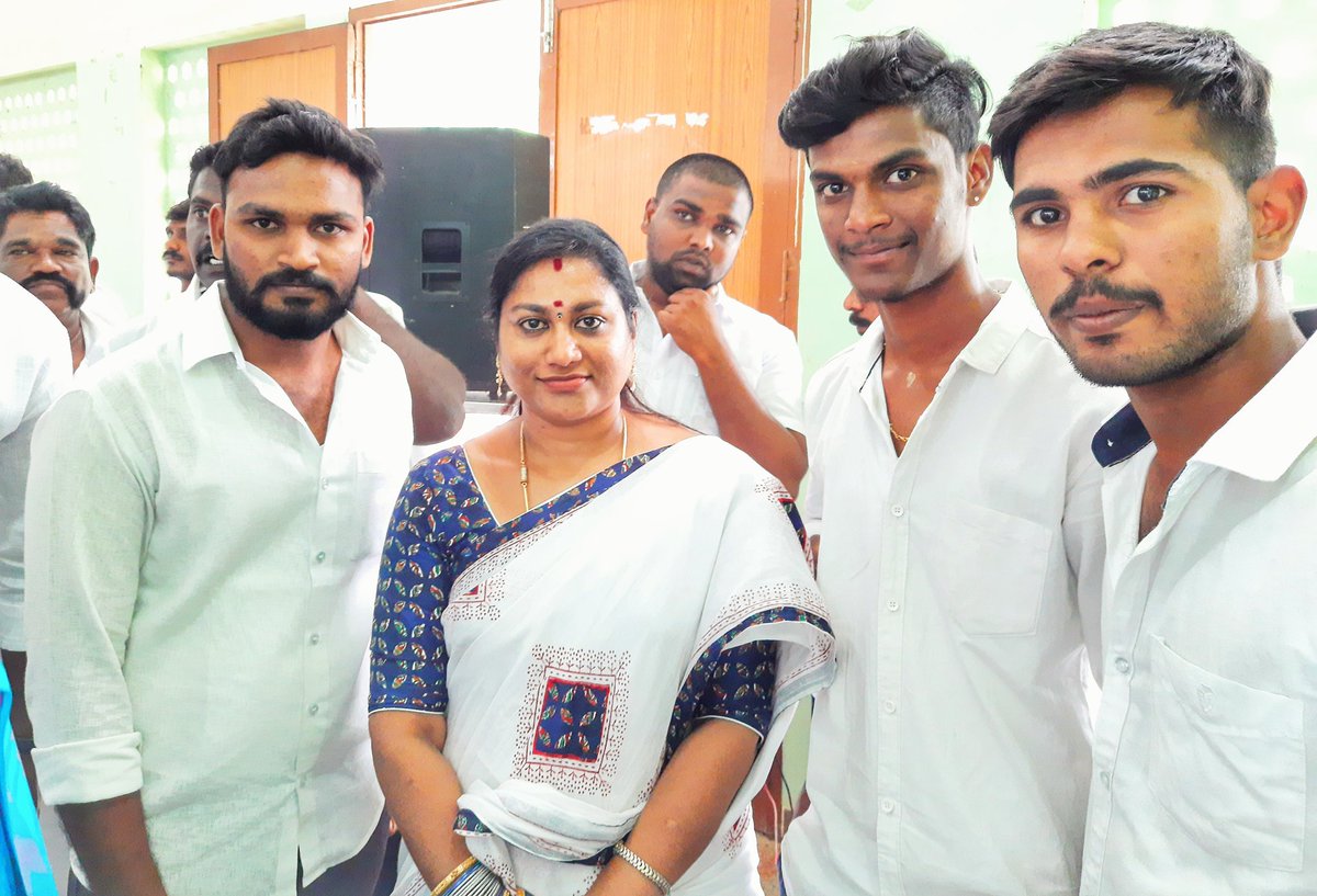 ajaiprasanth11's tweet photo. இன்று பிறந்தநாள் காணும்  சகோதரி திருமதி@Rekhadharshini அவர்களுக்கு எனது நெஞ்சம் நிறைந்த பிறந்தநாள் வாழ்த்துக்கள்.... என்றும் மகிழ்வுடன் வாழ வாழ்த்துகிறேன் .. 
         V. C. அஜய் https://t.co/HM6Nl32R7S